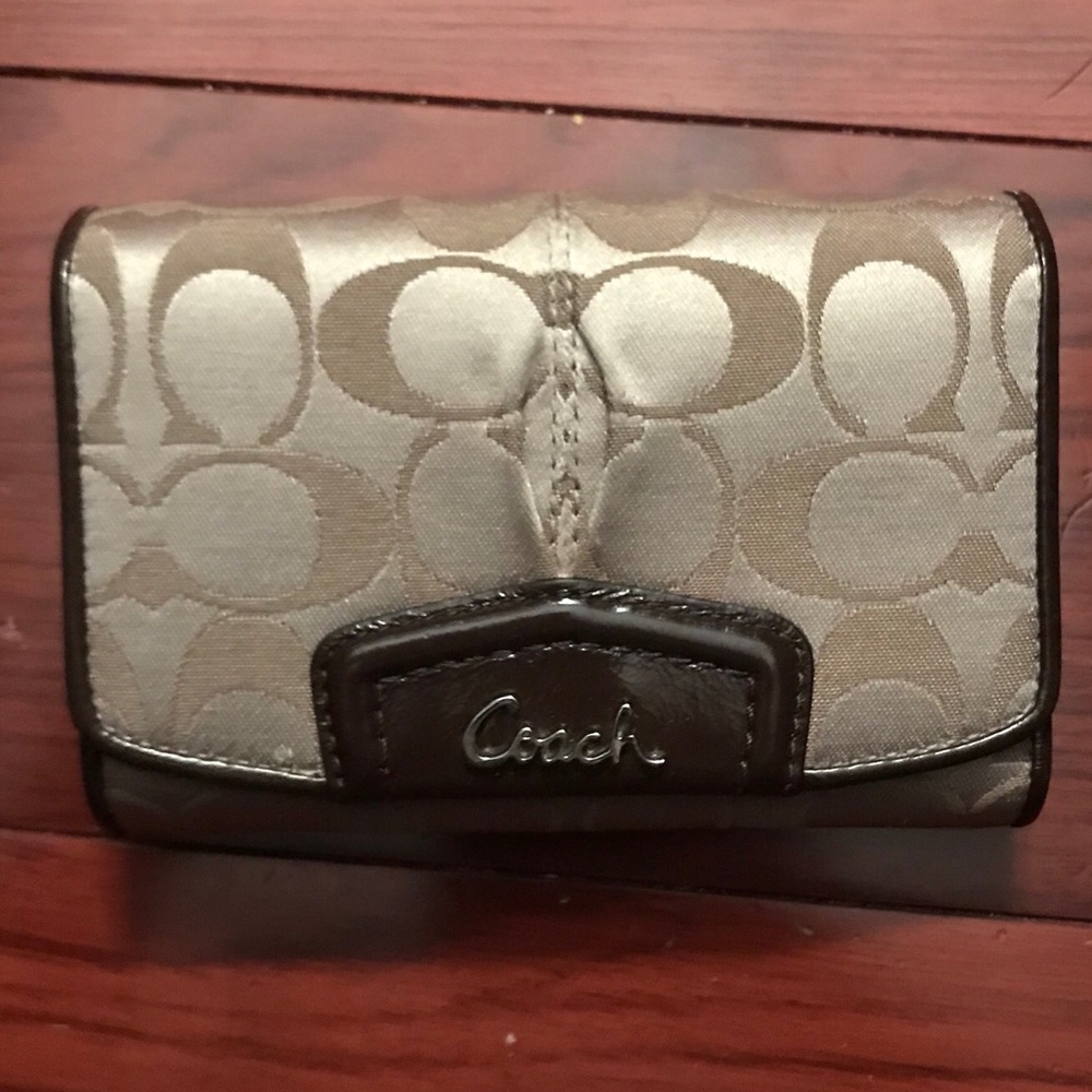 Signature coach wallet